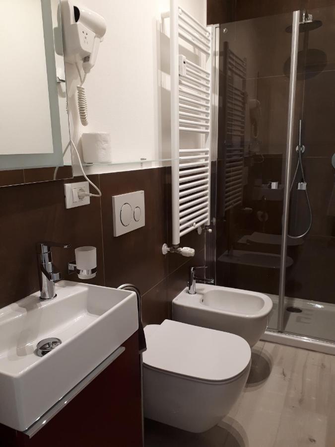 Soleluna Fiera 6 Rooms Bologna Luaran gambar