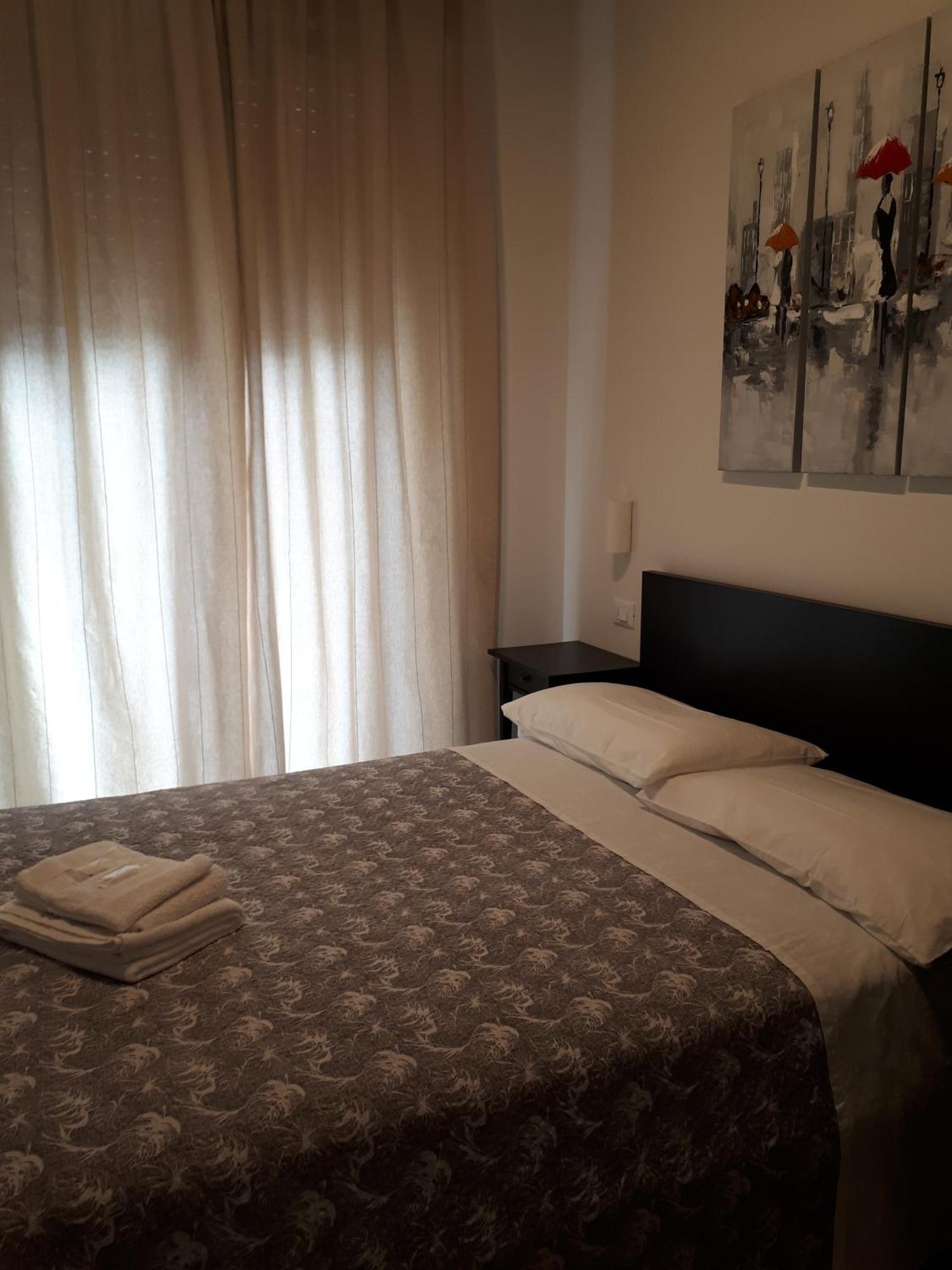 Soleluna Fiera 6 Rooms Bologna Luaran gambar