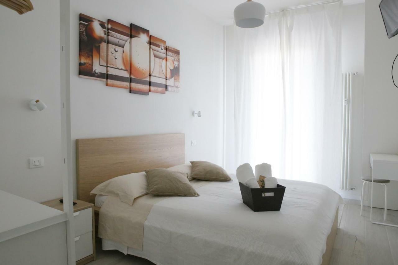 Soleluna Fiera 6 Rooms Bologna Luaran gambar