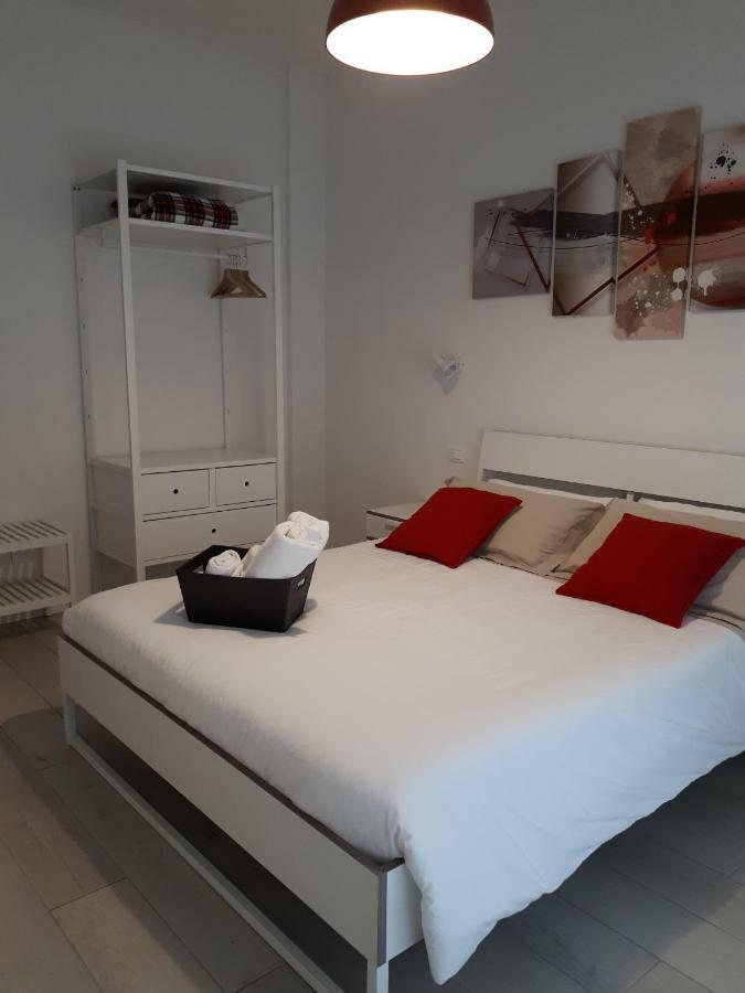 Soleluna Fiera 6 Rooms Bologna Luaran gambar