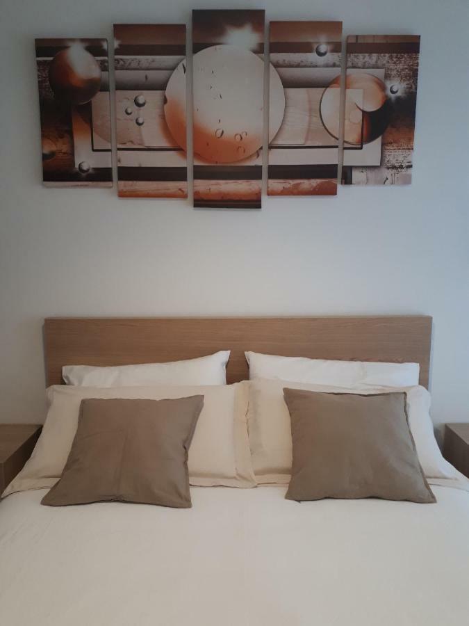 Soleluna Fiera 6 Rooms Bologna Luaran gambar