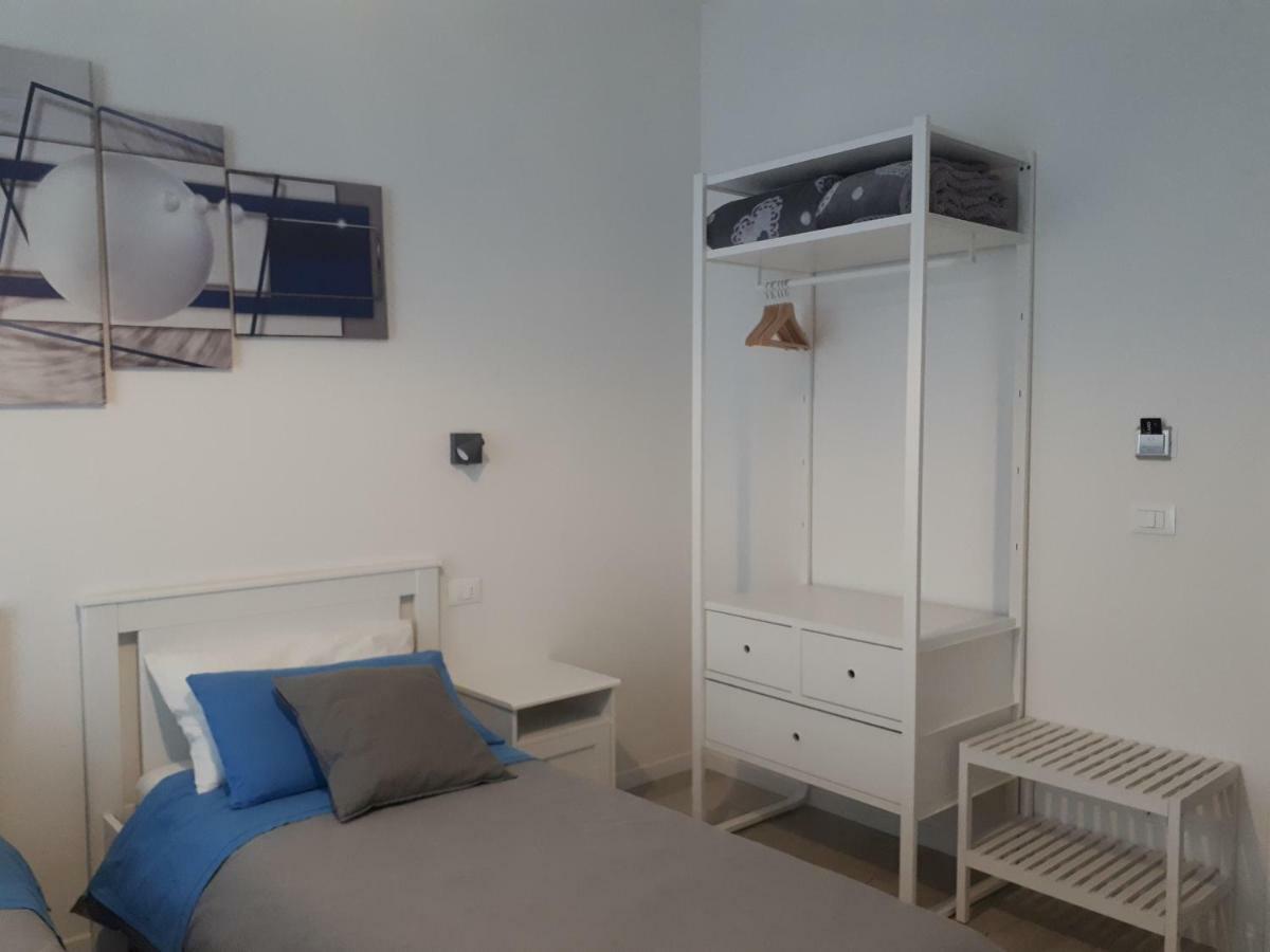 Soleluna Fiera 6 Rooms Bologna Luaran gambar
