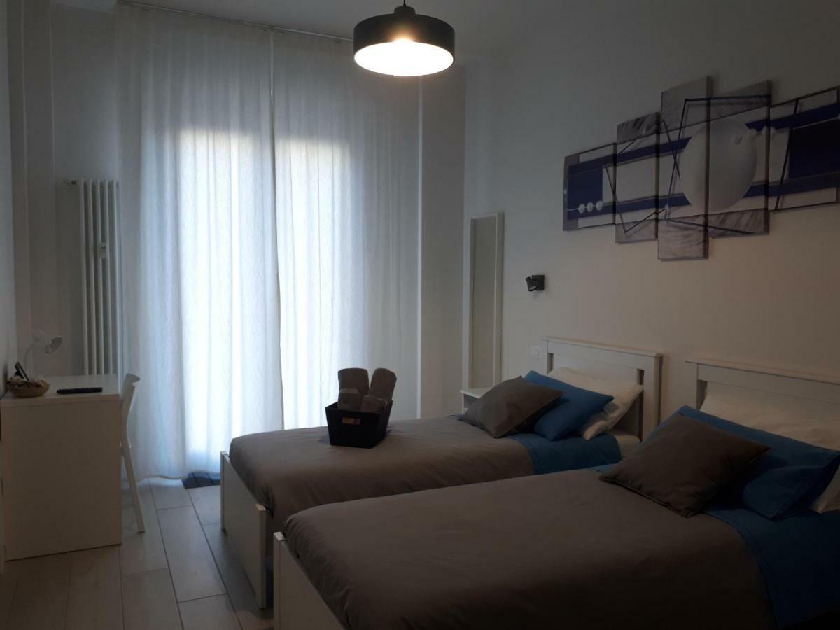 Soleluna Fiera 6 Rooms Bologna Luaran gambar