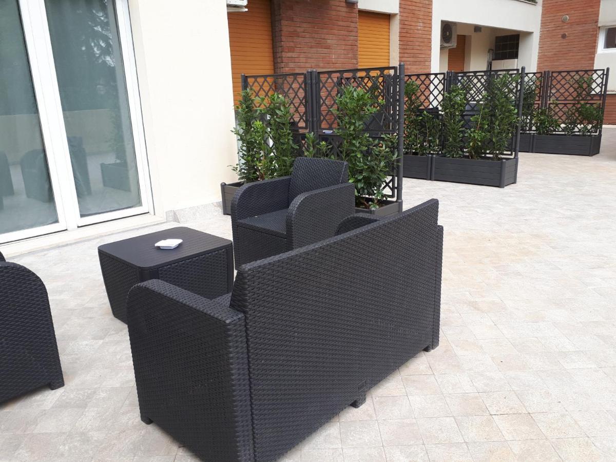 Soleluna Fiera 6 Rooms Bologna Luaran gambar