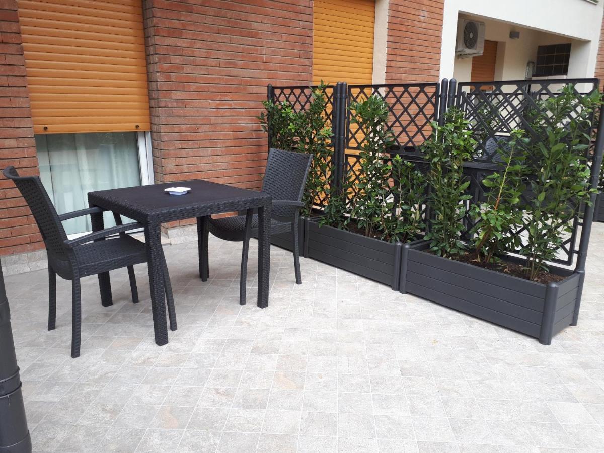 Soleluna Fiera 6 Rooms Bologna Luaran gambar
